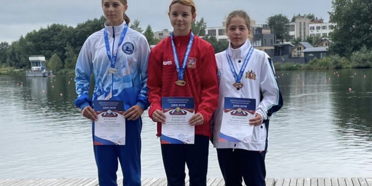 🏆Анастасия Постылякова — победитель и бронзовый призер всероссийских соревнований по гребле на байдарках и каноэ! 🇷🇺